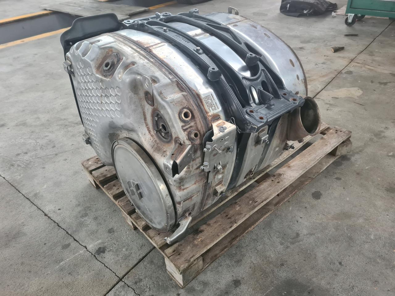 RENAULT KATALIZATOR TŁUMIK DPF FILTR VOLVO FH 5 FM 5 RENAULT GAMA T EVO NOWY MODEL - Catalyseur pour Camion: photos 1 RENAULT KATALIZATOR TŁUMIK DPF FILTR VOLVO FH 5 FM 5 RENAULT GAMA T EVO NOWY MODEL - Catalyseur pour Camion: photos 1