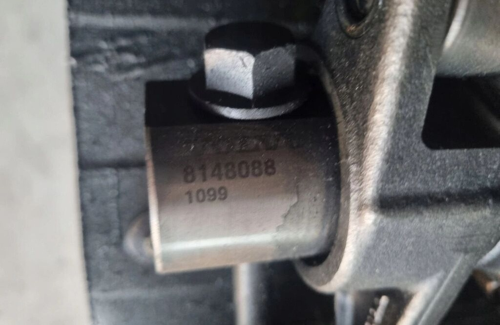 Renault OE 8148088 KLAWIATURA ZAWOROWA BEZ VEB Renault RENAULT PREMIUM DXI 11 VOLVO FM D9A - Moteur et pièces pour Camion: photos 2 Renault OE 8148088 KLAWIATURA ZAWOROWA BEZ VEB Renault RENAULT PREMIUM DXI 11 VOLVO FM D9A - Moteur et pièces pour Camion: photos 2