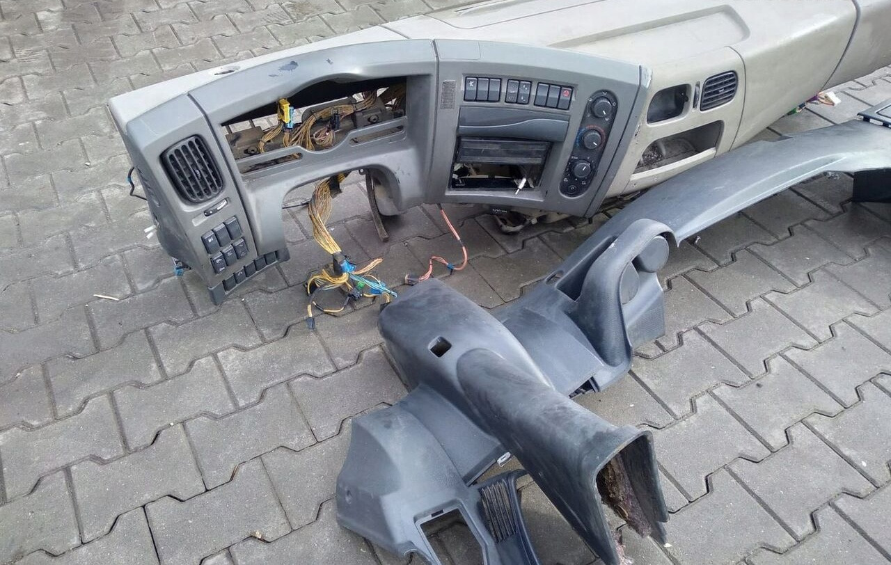 Renault PRZEKŁADKA ANGLIKA LANDER KERAX MIDLUM - Panel de instrumentos pour Camion: photos 3 Renault PRZEKŁADKA ANGLIKA LANDER KERAX MIDLUM - Panel de instrumentos pour Camion: photos 3