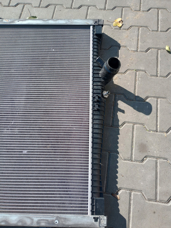 VOLVO CHŁODNICA WODY CIECZY VOLVO FH 4 RENAULT GAMA T - Radiateur pour Camion: photos 3 VOLVO CHŁODNICA WODY CIECZY VOLVO FH 4 RENAULT GAMA T - Radiateur pour Camion: photos 3