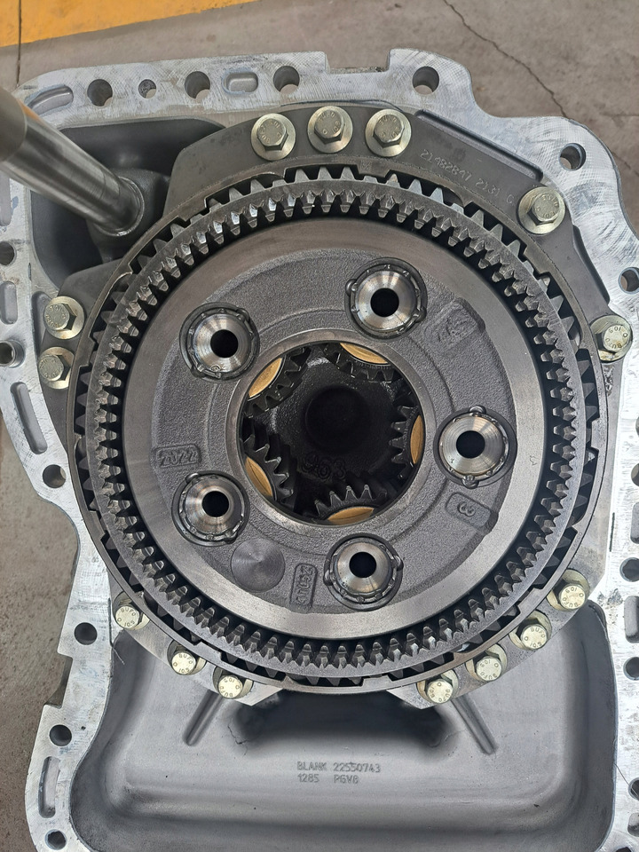 VOLVO OBUDOWA TYŁ REDUKTOR SKRZYNI I-SHIFT AUTOMAT AT 2612 TRAG-G VOLVO FH 4 FH 5 RENAULT GAMA T - Boîte de vitesse et pièces pour Camion: photos 3 VOLVO OBUDOWA TYŁ REDUKTOR SKRZYNI I-SHIFT AUTOMAT AT 2612 TRAG-G VOLVO FH 4 FH 5 RENAULT GAMA T - Boîte de vitesse et pièces pour Camion: photos 3