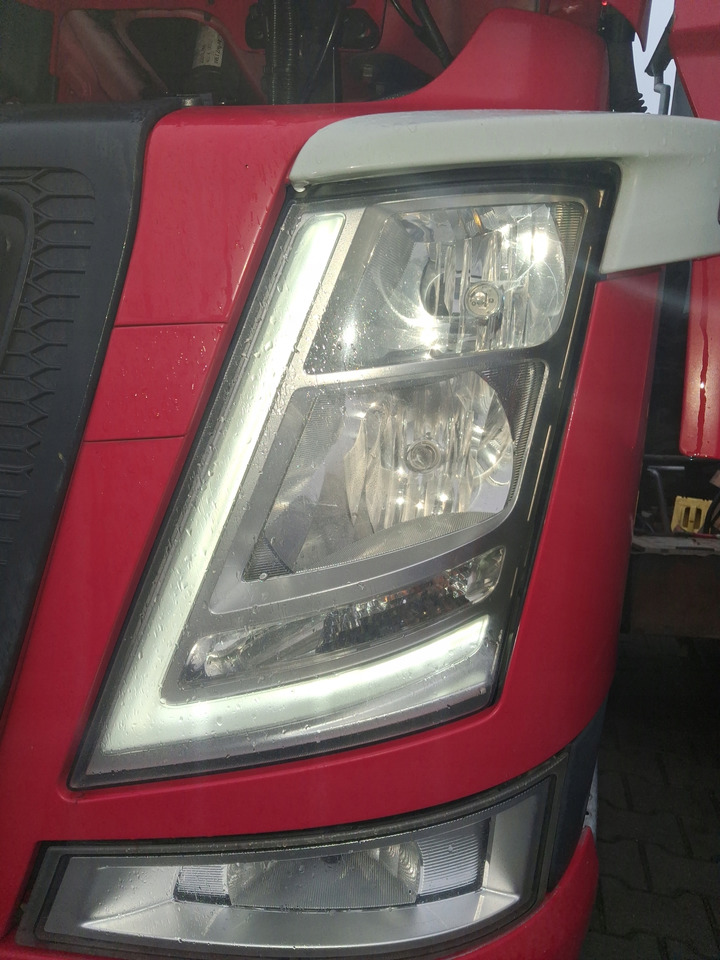 VOLVO REFLEKTOR LAMPA OKULAR LEWY KOMPLETNY VOLVO FM 4 - Feu avant pour Camion: photos 5 VOLVO REFLEKTOR LAMPA OKULAR LEWY KOMPLETNY VOLVO FM 4 - Feu avant pour Camion: photos 5