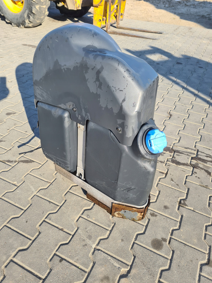 VOLVO ZBIORNIK ADBLUE NA RAMĘ MOCOWANIA RENAULT GAMA T VOLVO FH 4 FM 4 - AdBlue réservoir pour Camion: photos 4 VOLVO ZBIORNIK ADBLUE NA RAMĘ MOCOWANIA RENAULT GAMA T VOLVO FH 4 FM 4 - AdBlue réservoir pour Camion: photos 4
