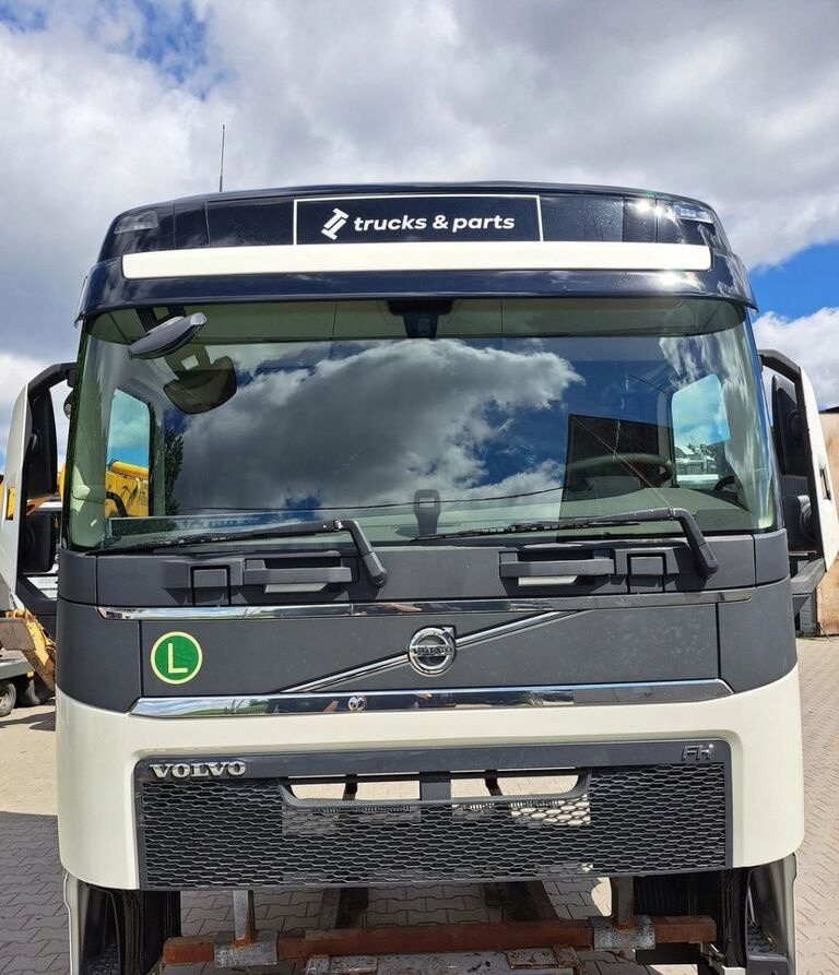 Volvo FH 4 EURO 6 GLOBETROTTER Volvo - Cabine pour Camion: photos 1 Volvo FH 4 EURO 6 GLOBETROTTER Volvo - Cabine pour Camion: photos 1