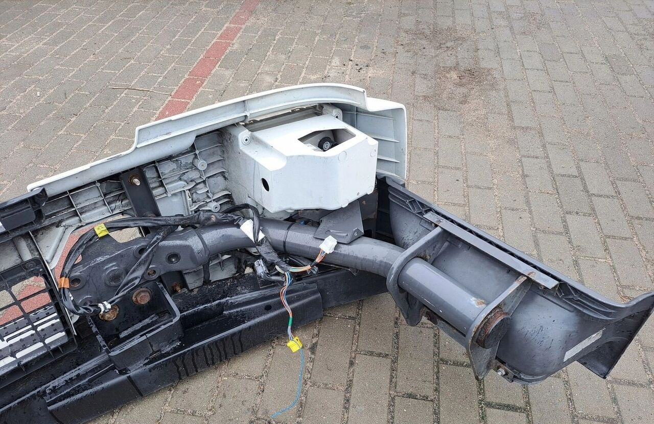 Pare-chocs pour Camion Volvo KOMPLETNY Z LAMPAMI BELKA STOPNIE FL EURO 5 Volvo: photos 6