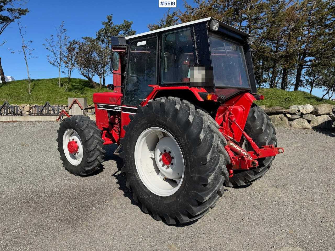 1983 International 585 - Tracteur agricole: photos 3 1983 International 585 - Tracteur agricole: photos 3