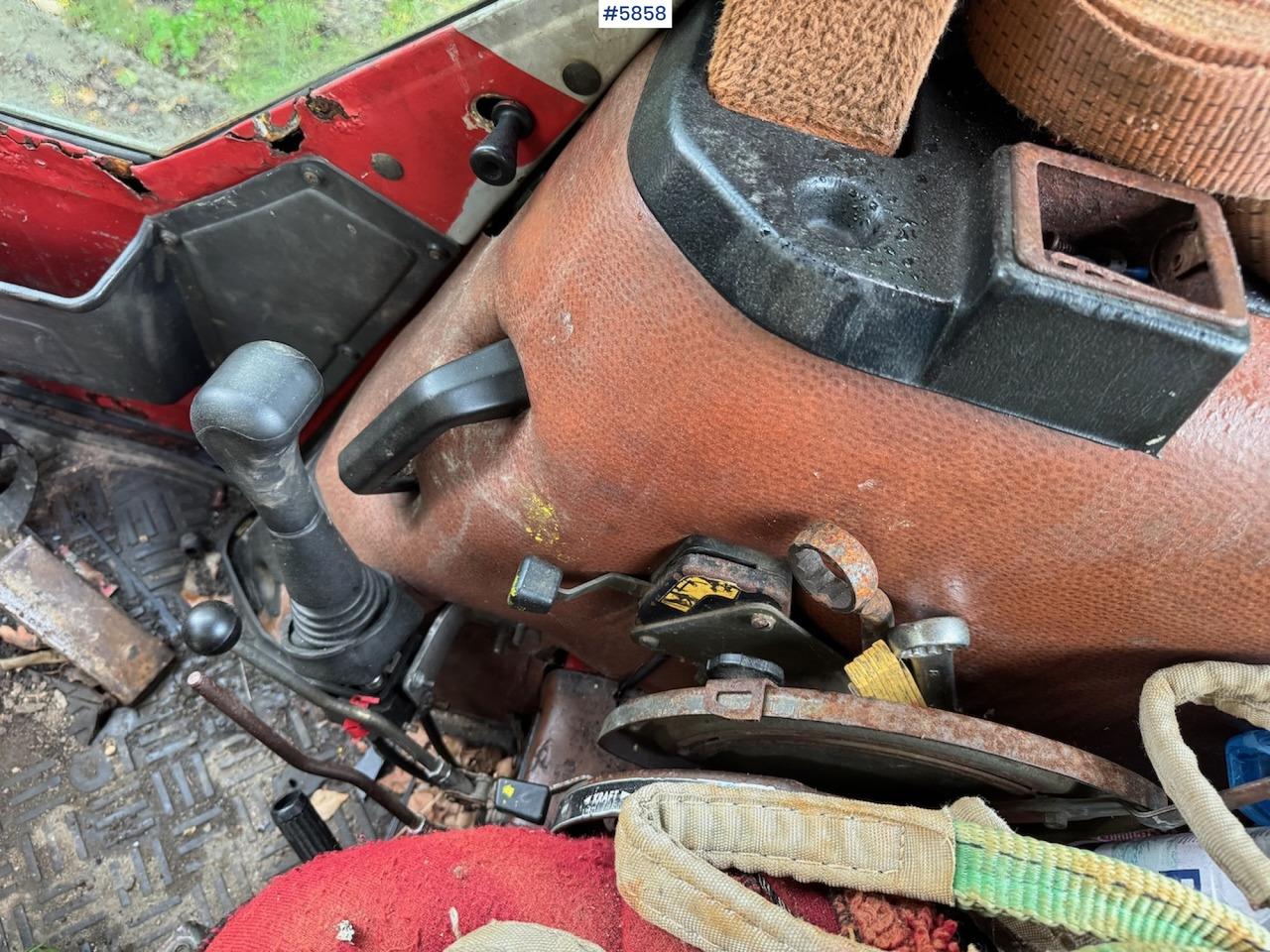 Tracteur agricole 1983 Massey Ferguson 690 with front loader: photos 18