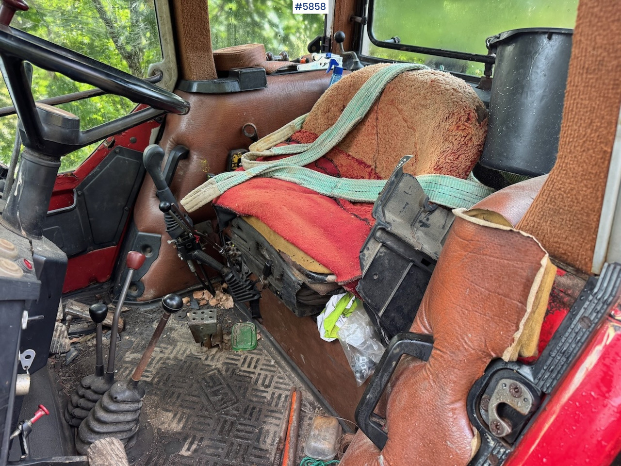Tracteur agricole 1983 Massey Ferguson 690 with front loader: photos 13
