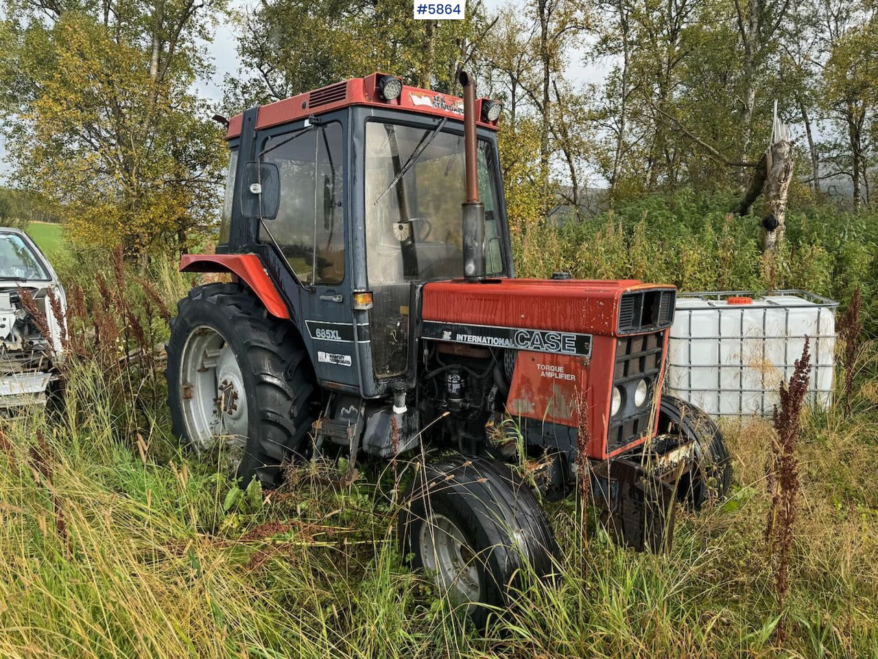 1985 Case 685 XL. Repair object. - Tracteur agricole: photos 1 1985 Case 685 XL. Repair object. - Tracteur agricole: photos 1