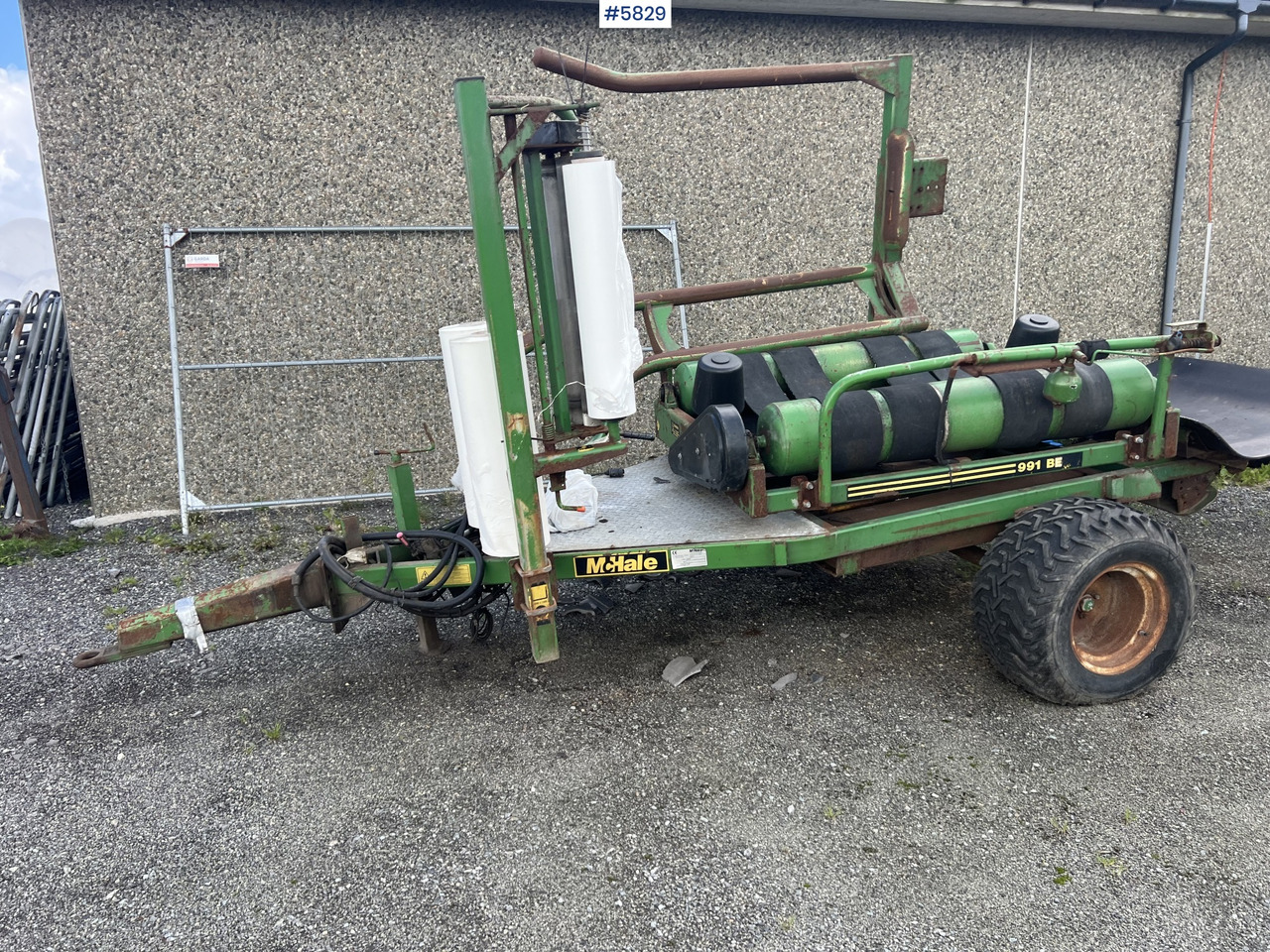 Matériel de fenaison 1996 Mchale 991B round bale wrapper: photos 8