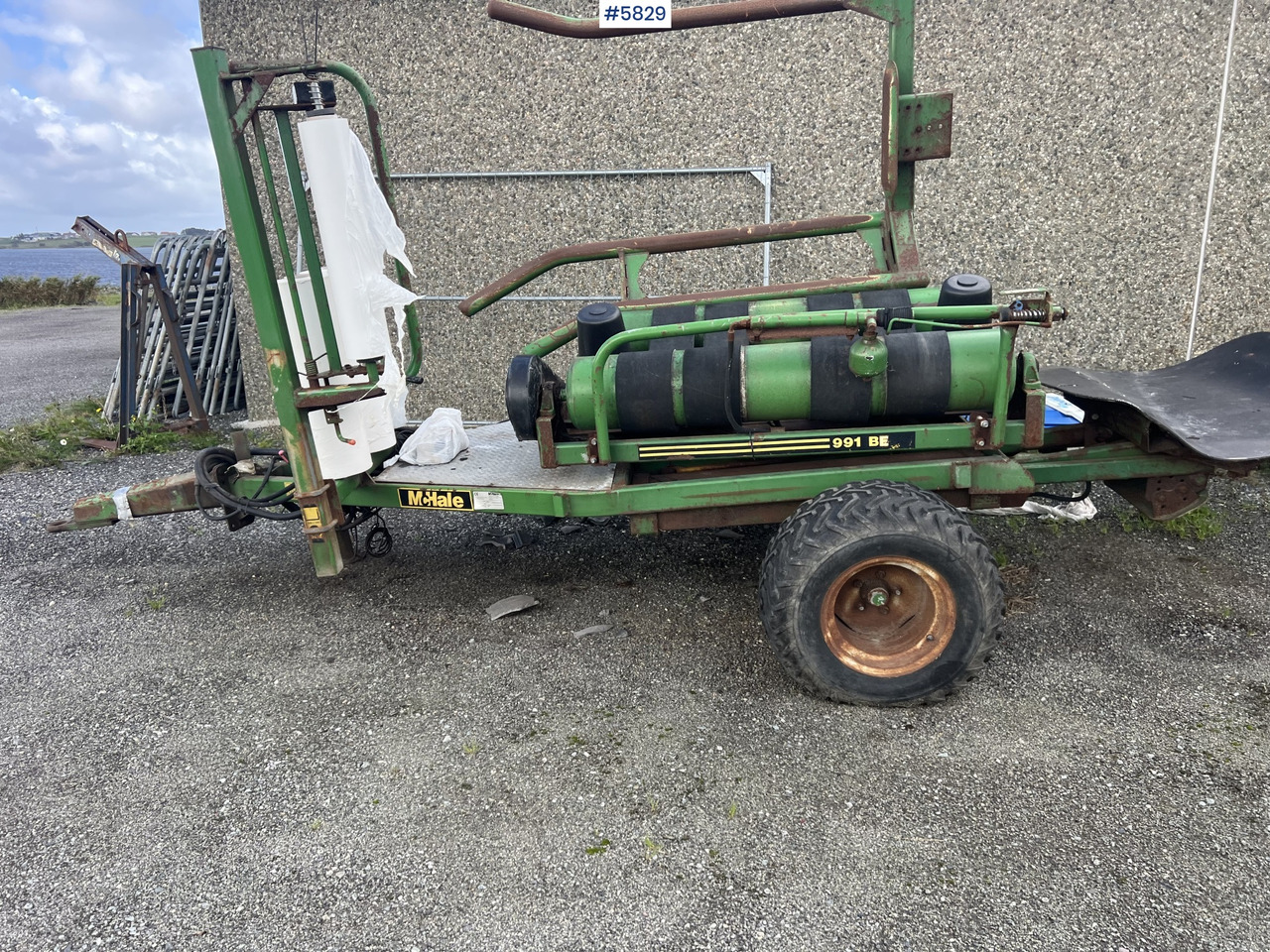 Matériel de fenaison 1996 Mchale 991B round bale wrapper: photos 10