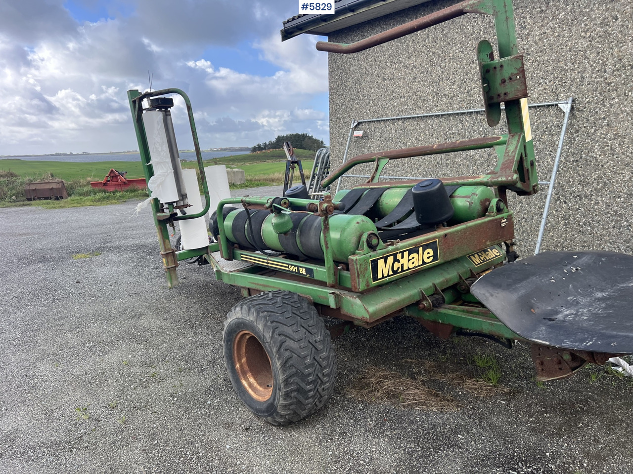 Matériel de fenaison 1996 Mchale 991B round bale wrapper: photos 14