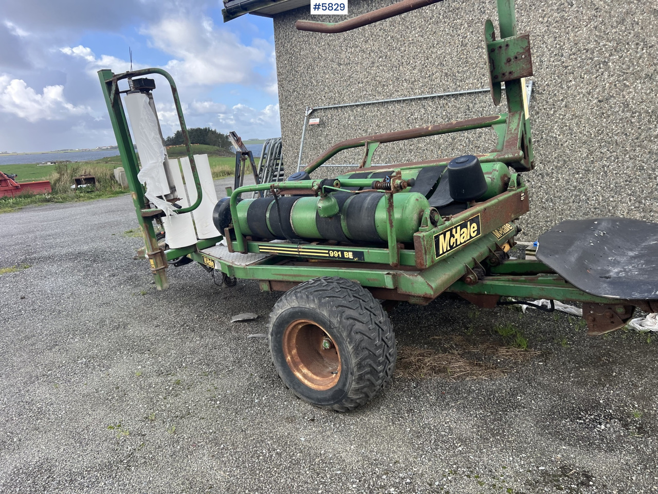 Matériel de fenaison 1996 Mchale 991B round bale wrapper: photos 13