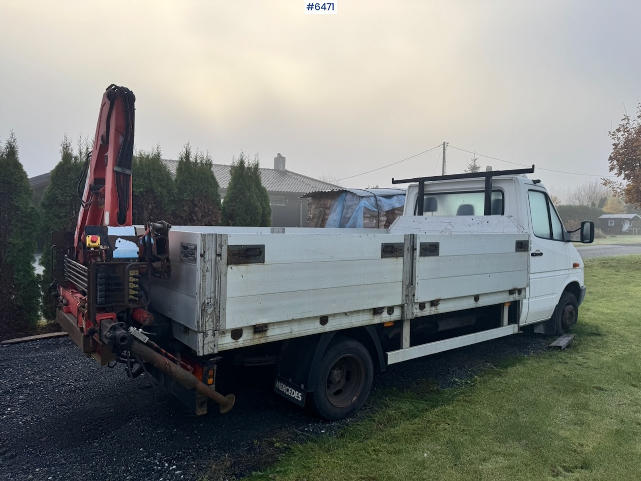 1996 Mercedes 412D Flatbed truck w/ Rear-mounted crane. - Utilitaire plateau: photos 5 1996 Mercedes 412D Flatbed truck w/ Rear-mounted crane. - Utilitaire plateau: photos 5