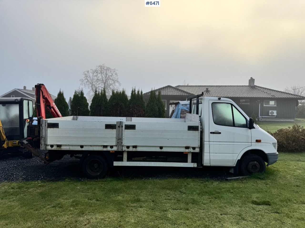 1996 Mercedes 412D Flatbed truck w/ Rear-mounted crane. - Utilitaire plateau: photos 4 1996 Mercedes 412D Flatbed truck w/ Rear-mounted crane. - Utilitaire plateau: photos 4