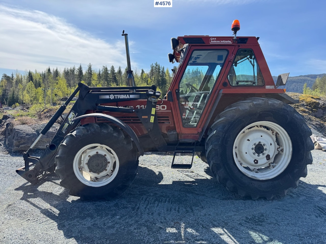 2002 Fiat 110-90 DT w/front loader. 1590 hours! - Tracteur agricole: photos 1 2002 Fiat 110-90 DT w/front loader. 1590 hours! - Tracteur agricole: photos 1