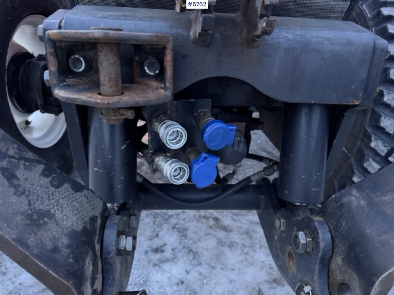 Tracteur agricole 2002 Valtra 6850 Tractor with front hydraulics! See video.: photos 31 Tracteur agricole 2002 Valtra 6850 Tractor with front hydraulics! See video.: photos 31