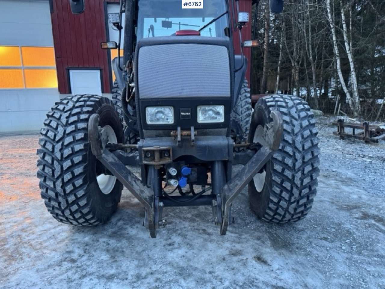 Tracteur agricole 2002 Valtra 6850 Tractor with front hydraulics! See video.: photos 18 Tracteur agricole 2002 Valtra 6850 Tractor with front hydraulics! See video.: photos 18