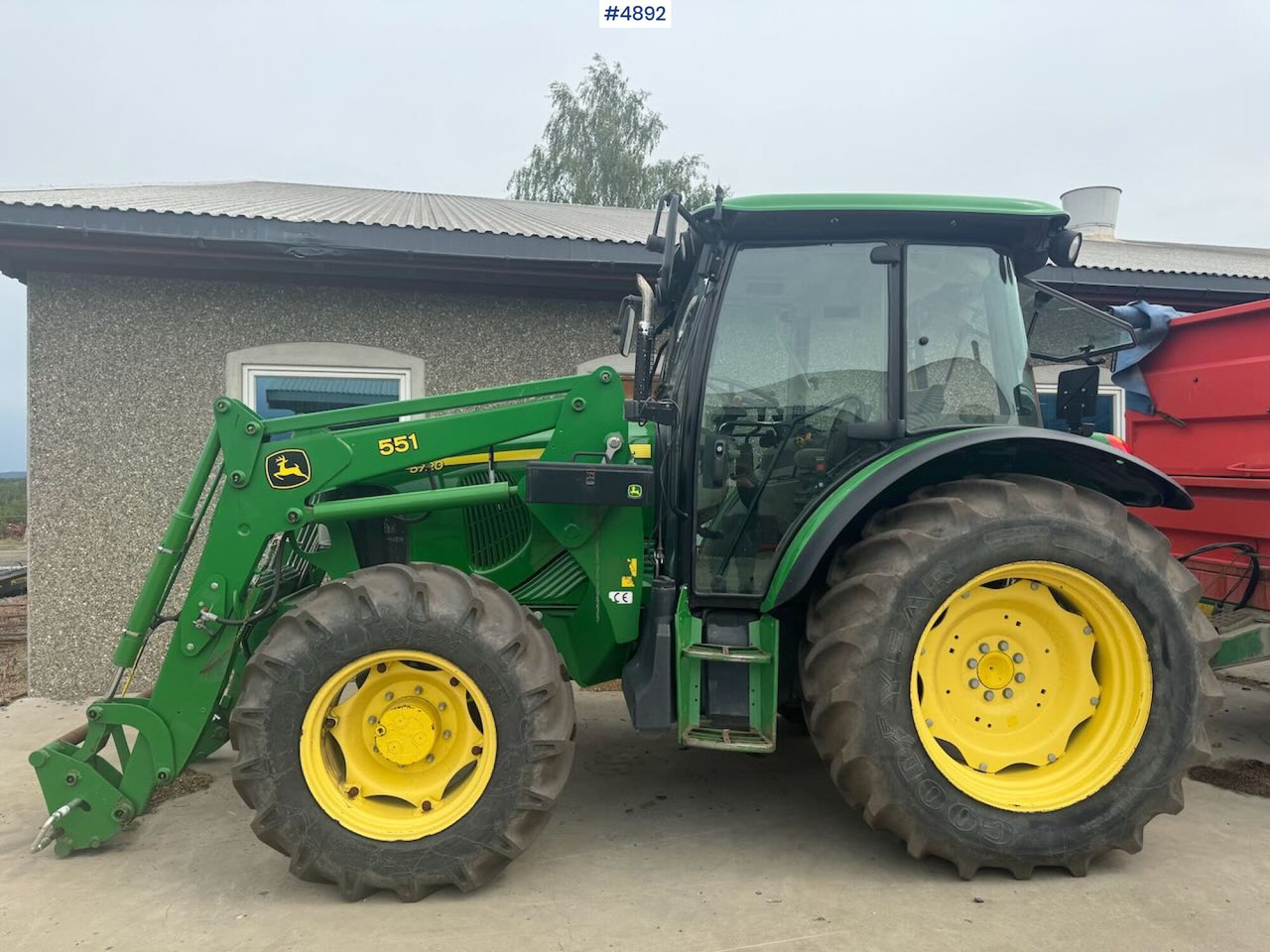 2004 John Deere 5720 4x4 w/ front loader - Tracteur agricole: photos 1 2004 John Deere 5720 4x4 w/ front loader - Tracteur agricole: photos 1