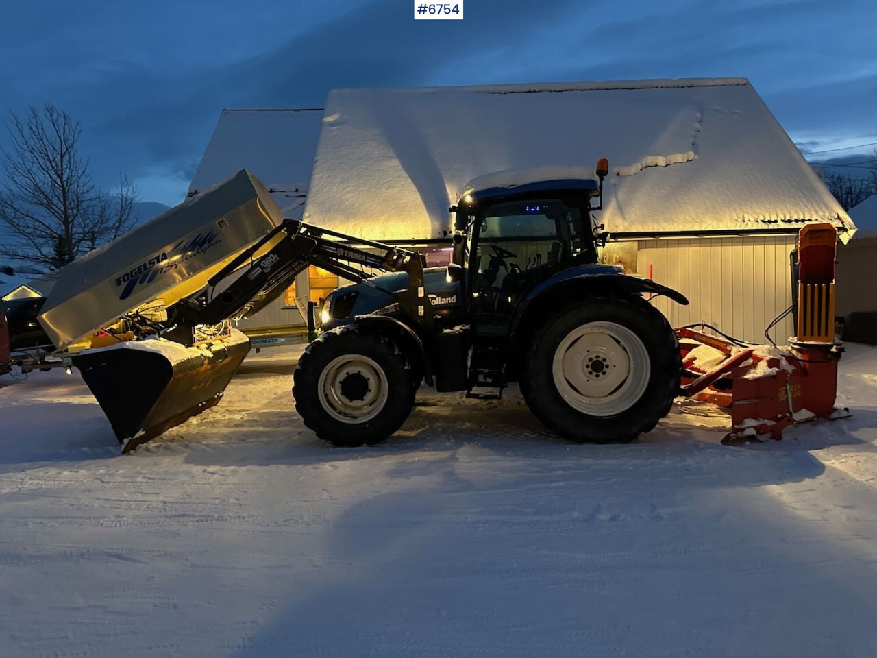 2004 New Holland TS115A 4x4 w/ Front loader, bucket, grading bucket and snow blower. - Tracteur agricole: photos 1 2004 New Holland TS115A 4x4 w/ Front loader, bucket, grading bucket and snow blower. - Tracteur agricole: photos 1
