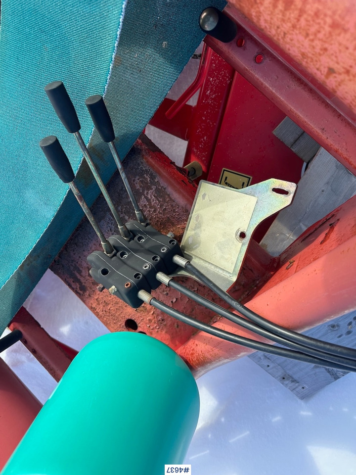 2004 Taarup 7420 Round bale wrapper - Matériel de fenaison: photos 5 2004 Taarup 7420 Round bale wrapper - Matériel de fenaison: photos 5