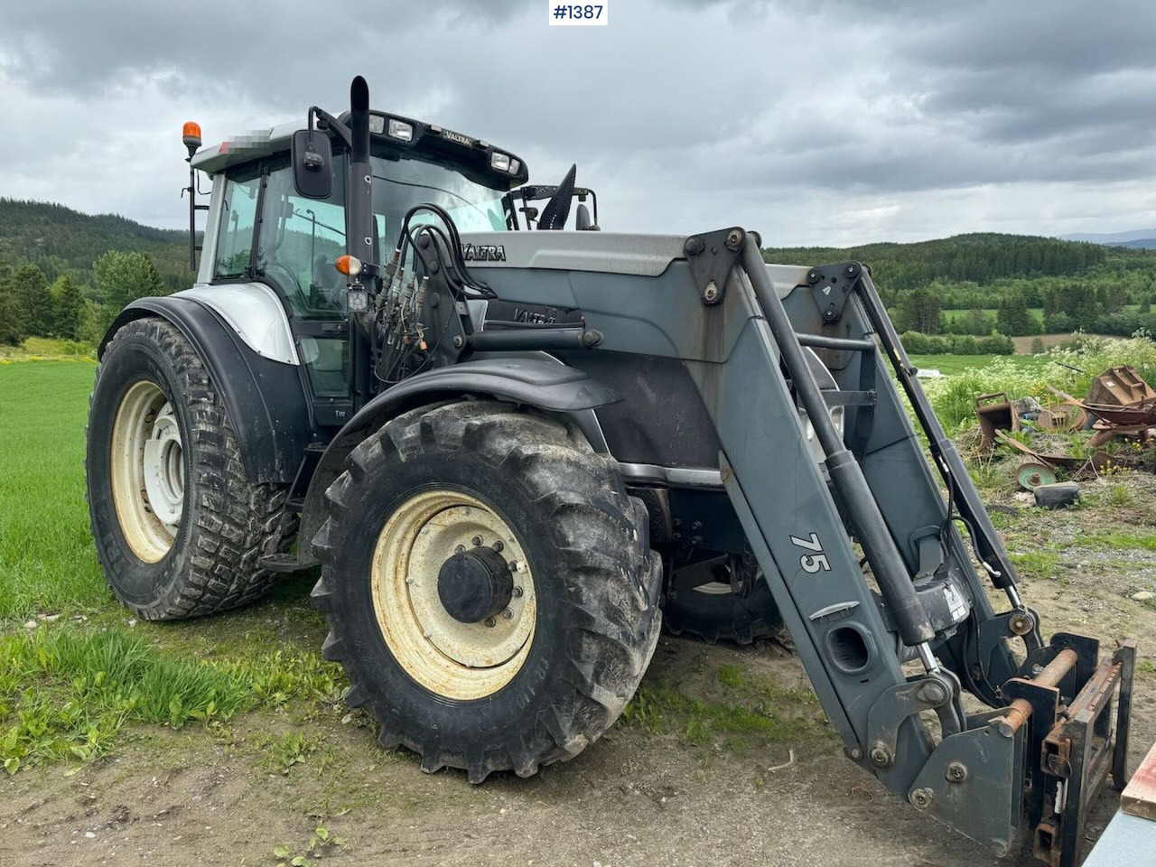 Tracteur agricole 2007 Valtra T190 4x4 Tractor w/ bucket: photos 30