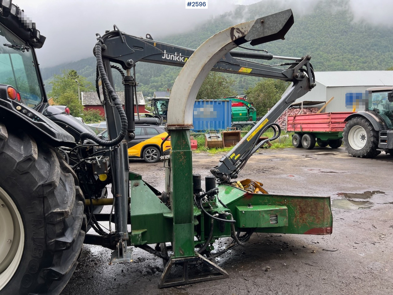 2010 Valtra T182 Versu Tractor w/ 2015 NHS 300E Chipper and 2015 Junkkari P4169 Crane - Tracteur agricole: photos 5 2010 Valtra T182 Versu Tractor w/ 2015 NHS 300E Chipper and 2015 Junkkari P4169 Crane - Tracteur agricole: photos 5