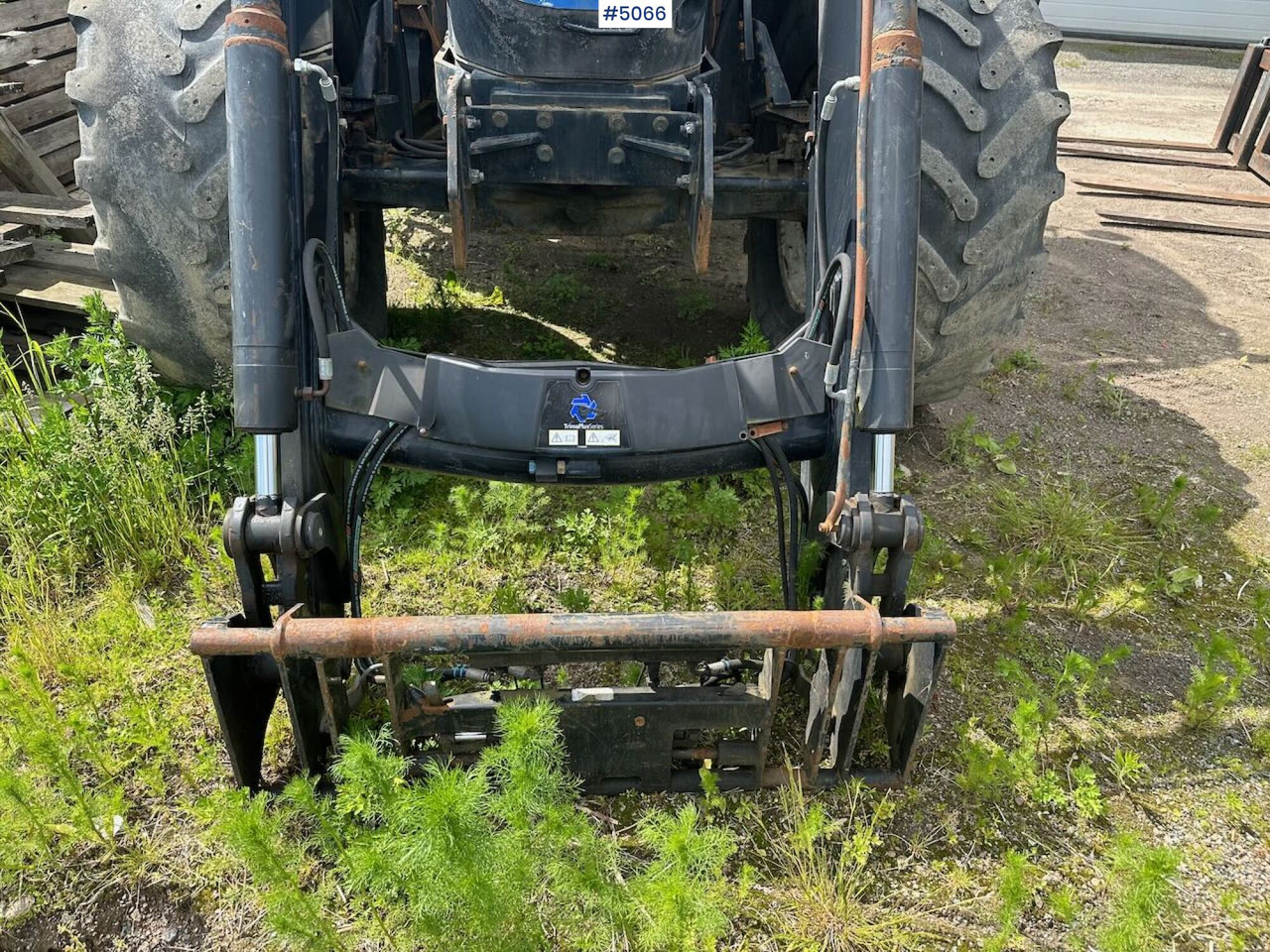 2011 New Holland T6080 w/ trima +5.1p - Tracteur agricole: photos 4 2011 New Holland T6080 w/ trima +5.1p - Tracteur agricole: photos 4