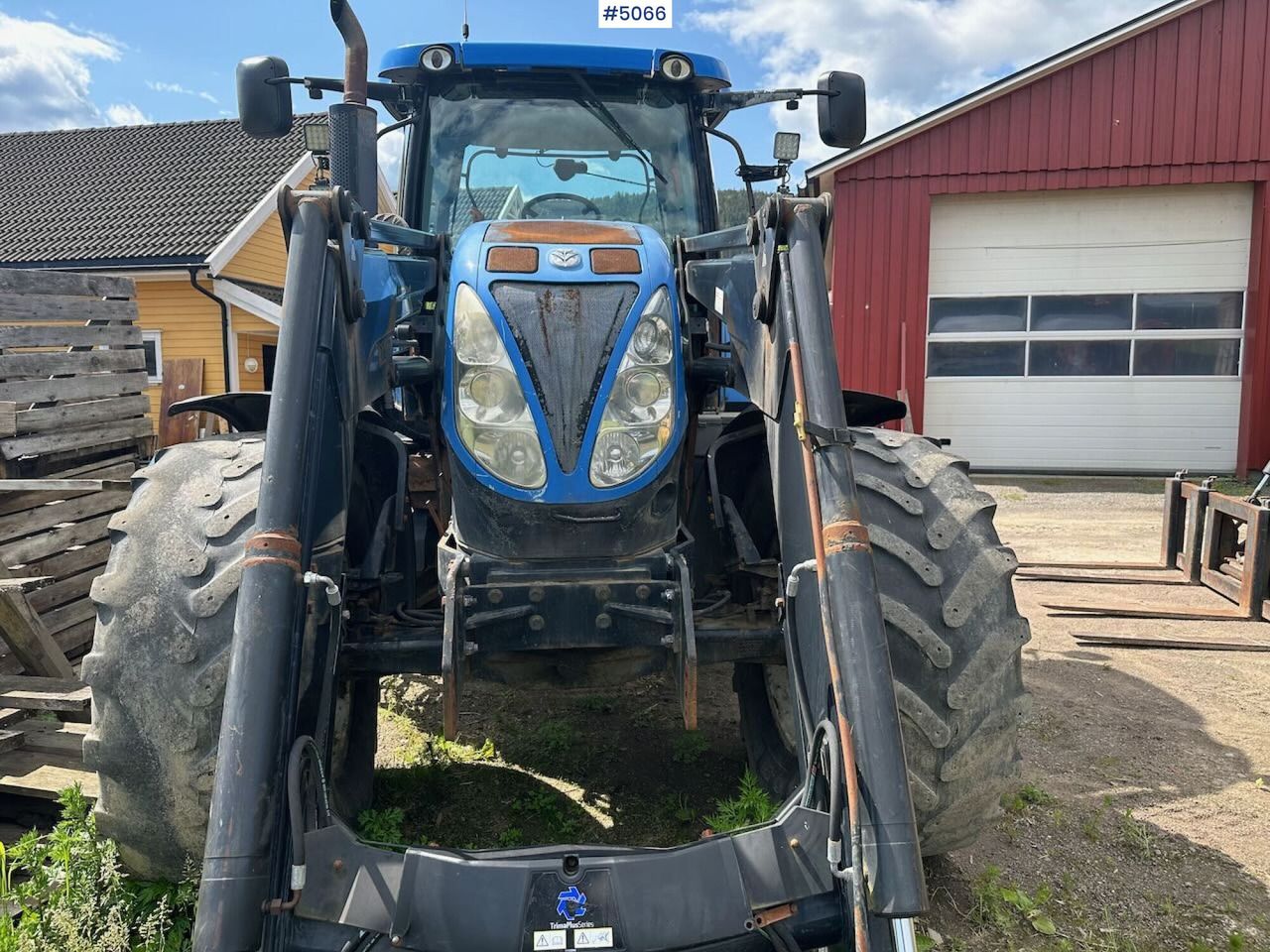 2011 New Holland T6080 w/ trima +5.1p - Tracteur agricole: photos 3 2011 New Holland T6080 w/ trima +5.1p - Tracteur agricole: photos 3