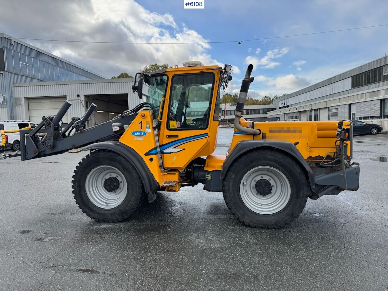 2011 Wille 655C w/ flushing unit, sweeping unit, 2 buckets and pallet fork - Chargeuse sur pneus: photos 2 2011 Wille 655C w/ flushing unit, sweeping unit, 2 buckets and pallet fork - Chargeuse sur pneus: photos 2