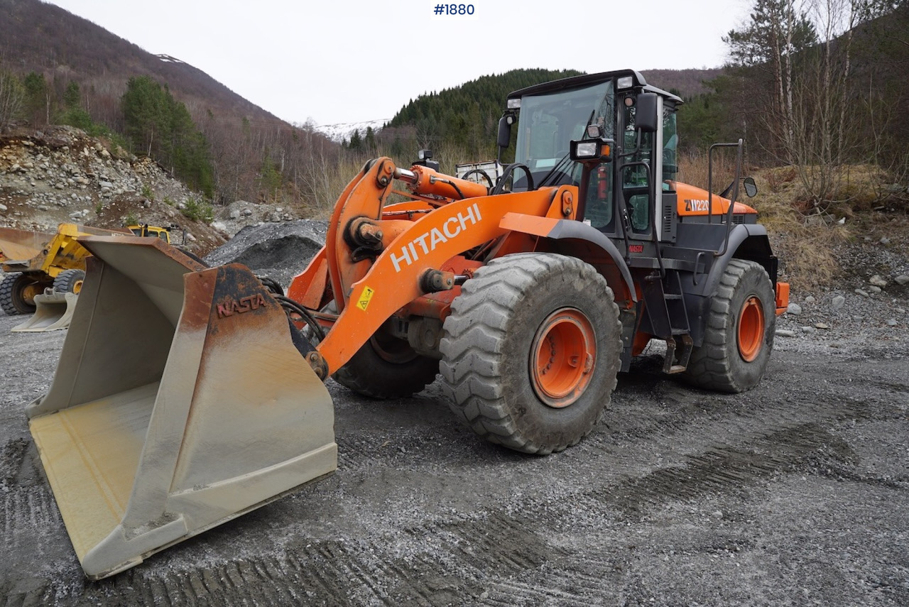 2012 Hitachi ZW220 - Chargeuse sur pneus: photos 2 2012 Hitachi ZW220 - Chargeuse sur pneus: photos 2