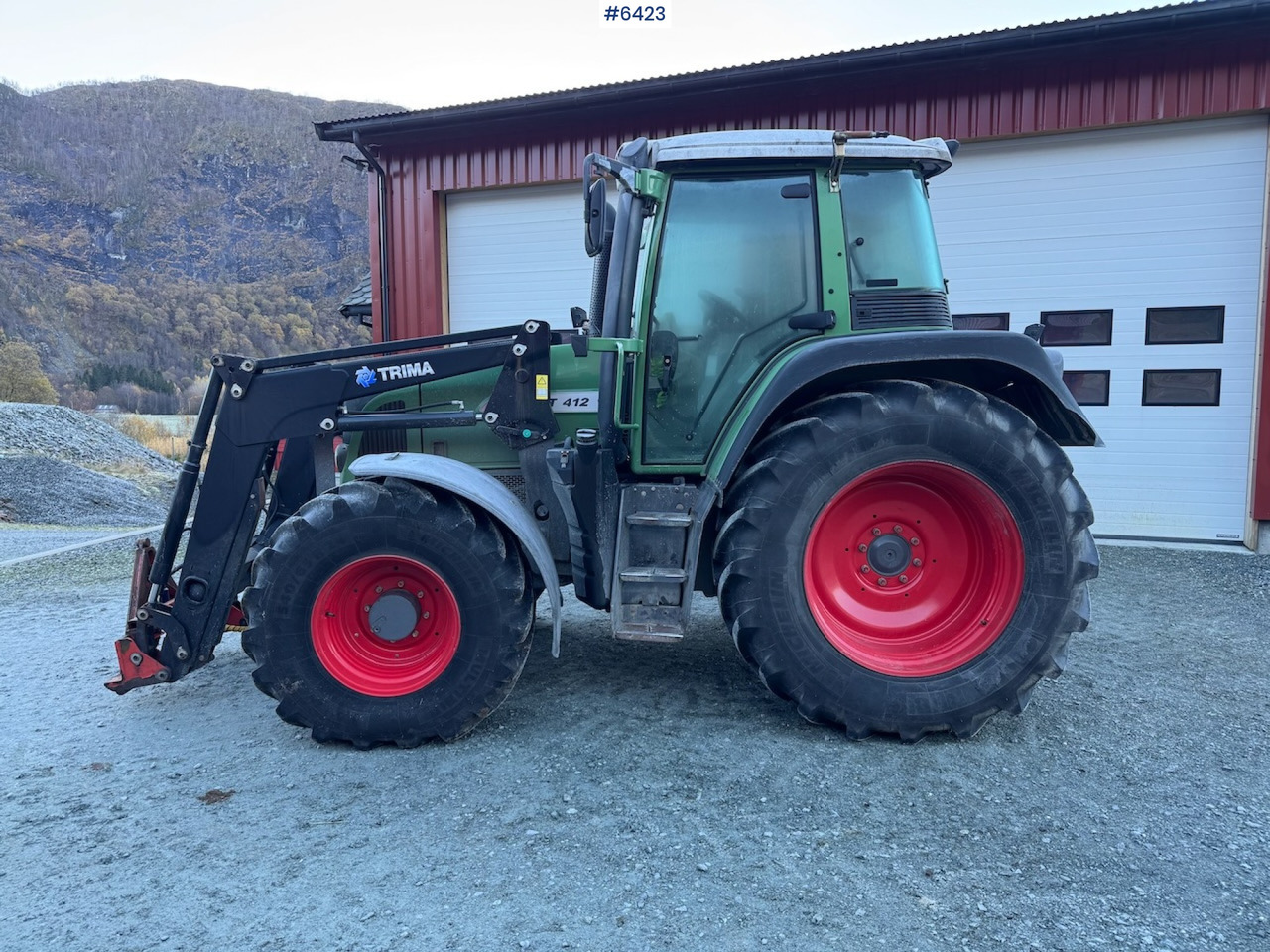 2013 Fendt 412 Vario TMS w/ front loader and plow plate. New engine! - Tracteur agricole: photos 1 2013 Fendt 412 Vario TMS w/ front loader and plow plate. New engine! - Tracteur agricole: photos 1