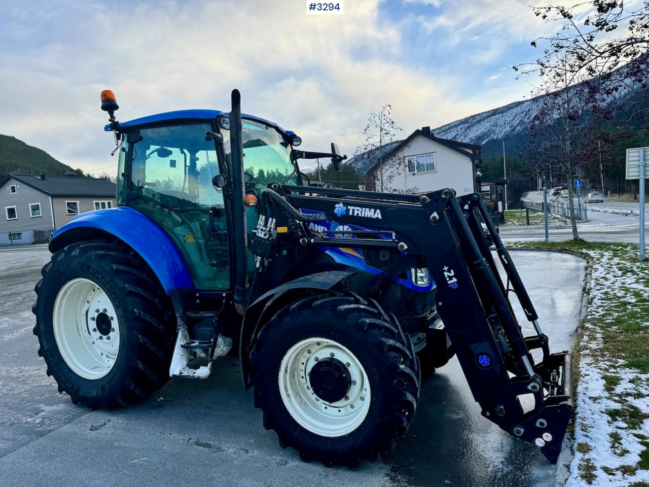 2013 New Holland T5.95 with Trima +2.1P Front Loader. New Engine! - Tracteur agricole: photos 3 2013 New Holland T5.95 with Trima +2.1P Front Loader. New Engine! - Tracteur agricole: photos 3
