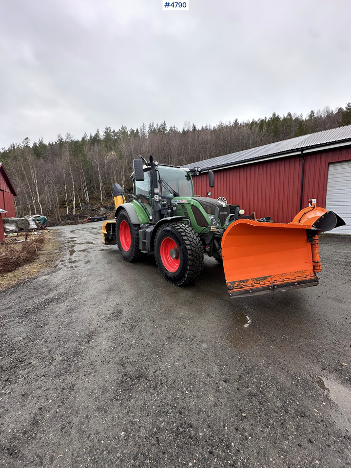2014 Fendt 514 Vario 4x4 w/ front loader, folding plow, snow blower and sand spreader - Tracteur agricole: photos 2 2014 Fendt 514 Vario 4x4 w/ front loader, folding plow, snow blower and sand spreader - Tracteur agricole: photos 2