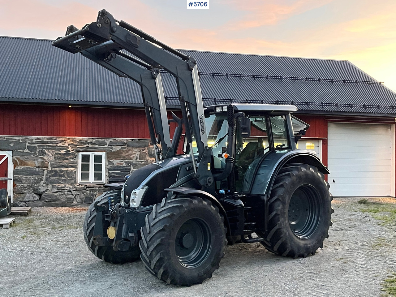 2014 Valtra N143 Direct, well equipped! - Tracteur agricole: photos 1 2014 Valtra N143 Direct, well equipped! - Tracteur agricole: photos 1