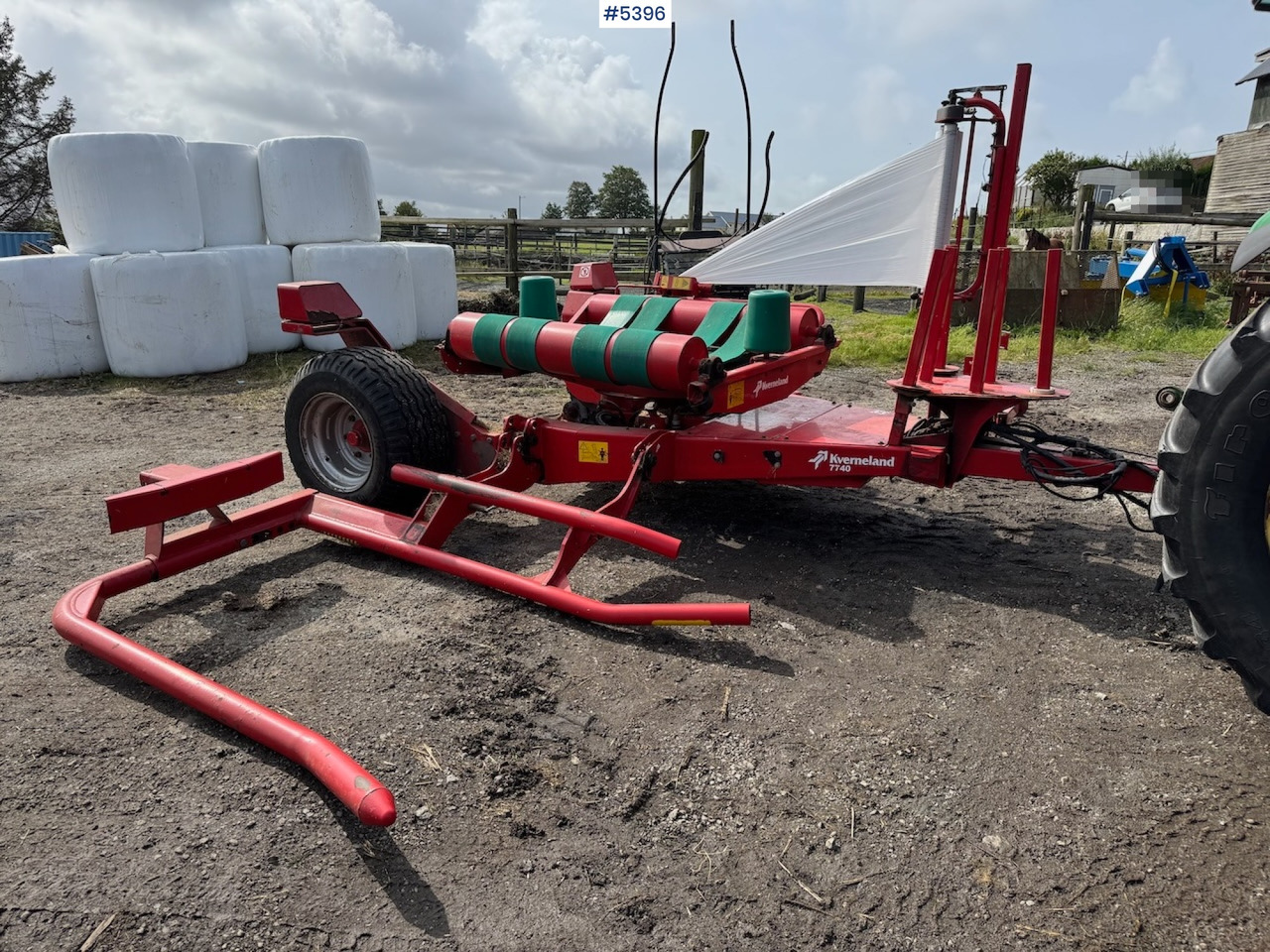 2016 Kverneland 7740 J round bale wrapper - Matériel de fenaison: photos 1 2016 Kverneland 7740 J round bale wrapper - Matériel de fenaison: photos 1