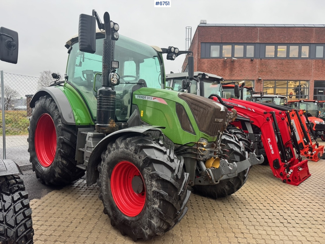 2019 Fendt 313 Vario w/ Front hydraulics and 2 sets of tires. - Tracteur agricole: photos 2 2019 Fendt 313 Vario w/ Front hydraulics and 2 sets of tires. - Tracteur agricole: photos 2