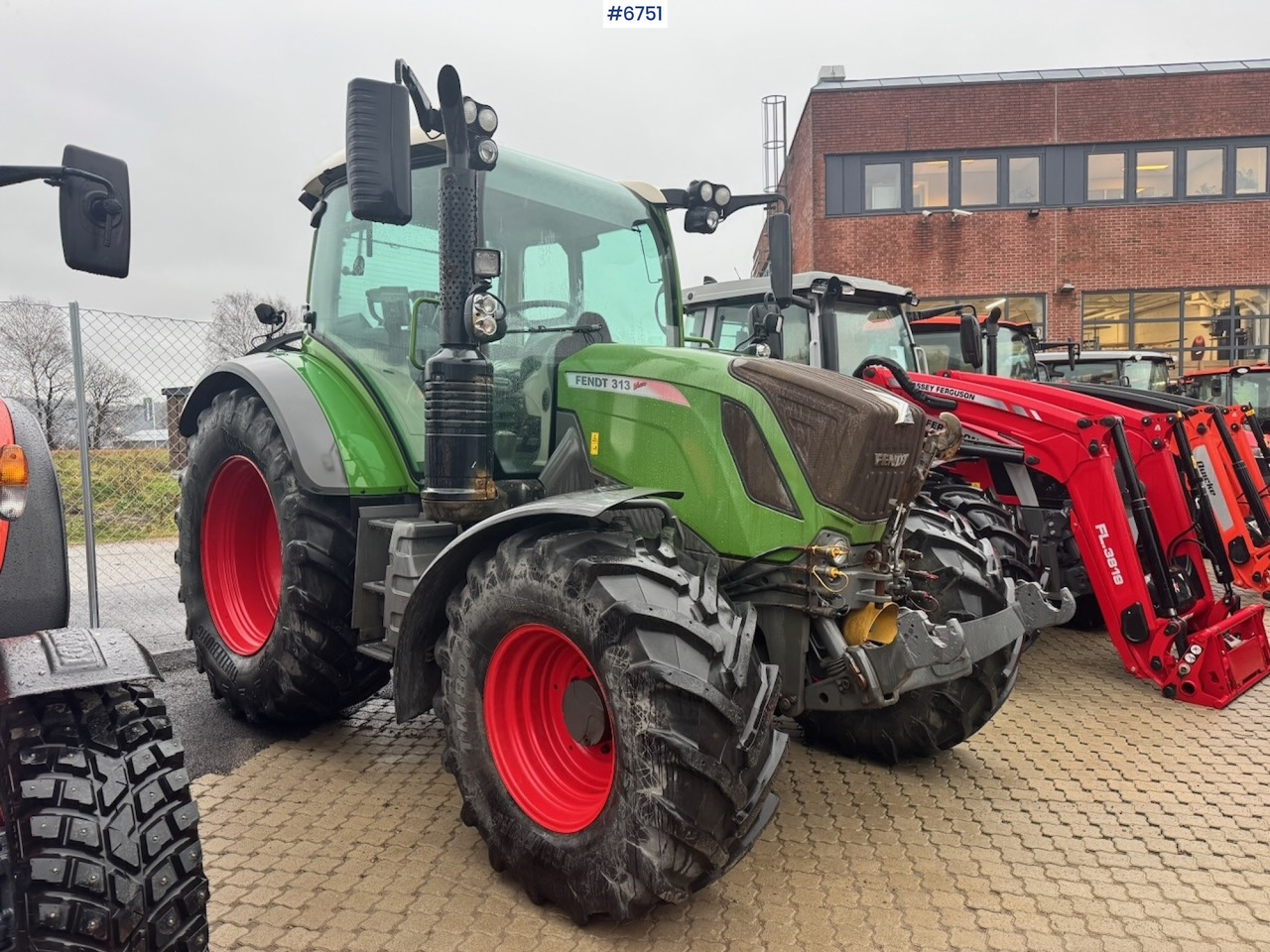 2019 Fendt 313 Vario w/ Front hydraulics and 2 sets of tires. - Tracteur agricole: photos 1 2019 Fendt 313 Vario w/ Front hydraulics and 2 sets of tires. - Tracteur agricole: photos 1