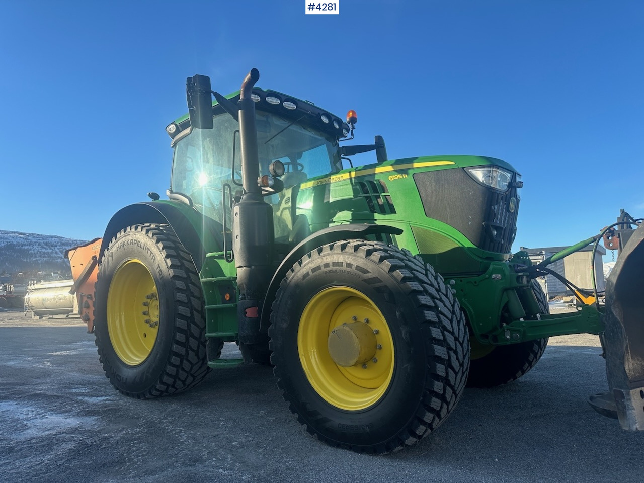 2021 John Deere 6195R 4x4 Tractor with summer and winter tires - Tracteur agricole: photos 1 2021 John Deere 6195R 4x4 Tractor with summer and winter tires - Tracteur agricole: photos 1