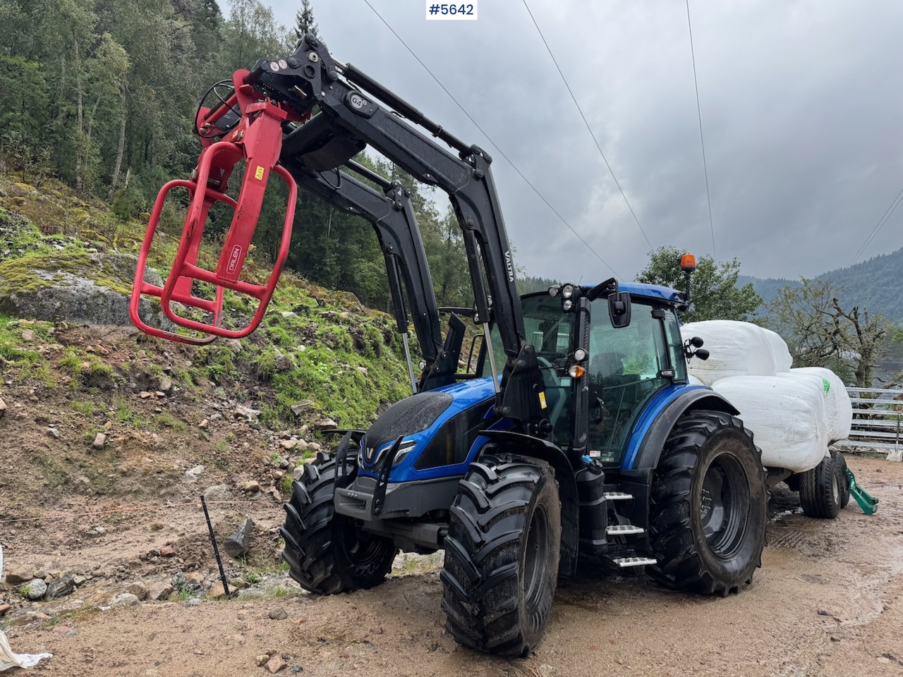 2022 Valtra G105 with front loader and 2 sets of tires - Tracteur agricole: photos 1 2022 Valtra G105 with front loader and 2 sets of tires - Tracteur agricole: photos 1