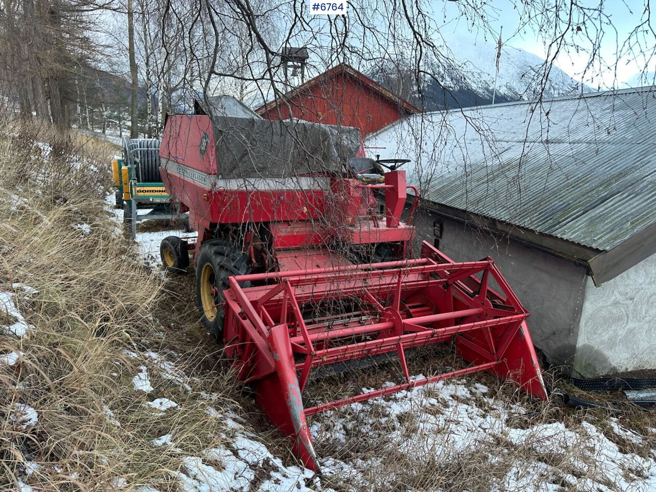 Massey-Ferguson 186-6 Combine harvester. - Moissonneuse-batteuse: photos 2 Massey-Ferguson 186-6 Combine harvester. - Moissonneuse-batteuse: photos 2