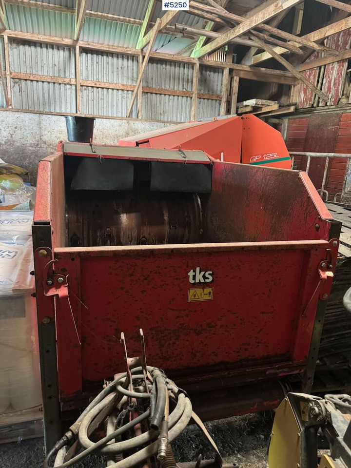 TKS K2 CombiCutter (round‑bale shredder/feeder machine) - Matériel de fenaison: photos 1 TKS K2 CombiCutter (round‑bale shredder/feeder machine) - Matériel de fenaison: photos 1