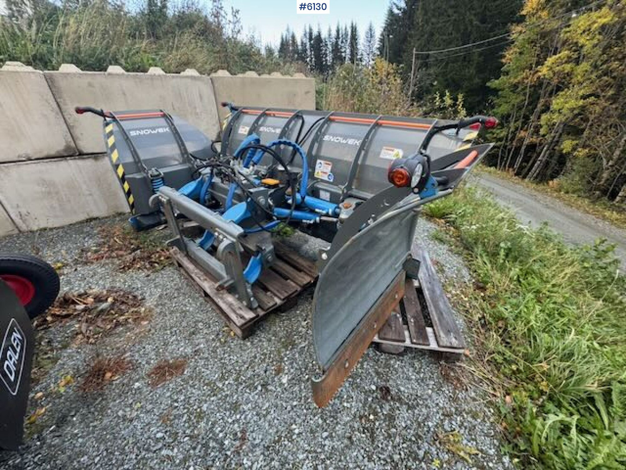 2023 Snowek U420 U-plow w/ remote control! - Véhicule de voirie/ Spécial: photos 3 2023 Snowek U420 U-plow w/ remote control! - Véhicule de voirie/ Spécial: photos 3