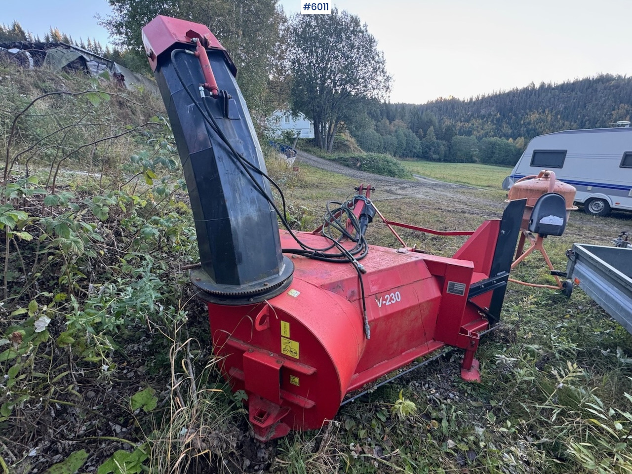 SISU Handel V-230 Snow blower - Véhicule de voirie/ Spécial: photos 1 SISU Handel V-230 Snow blower - Véhicule de voirie/ Spécial: photos 1