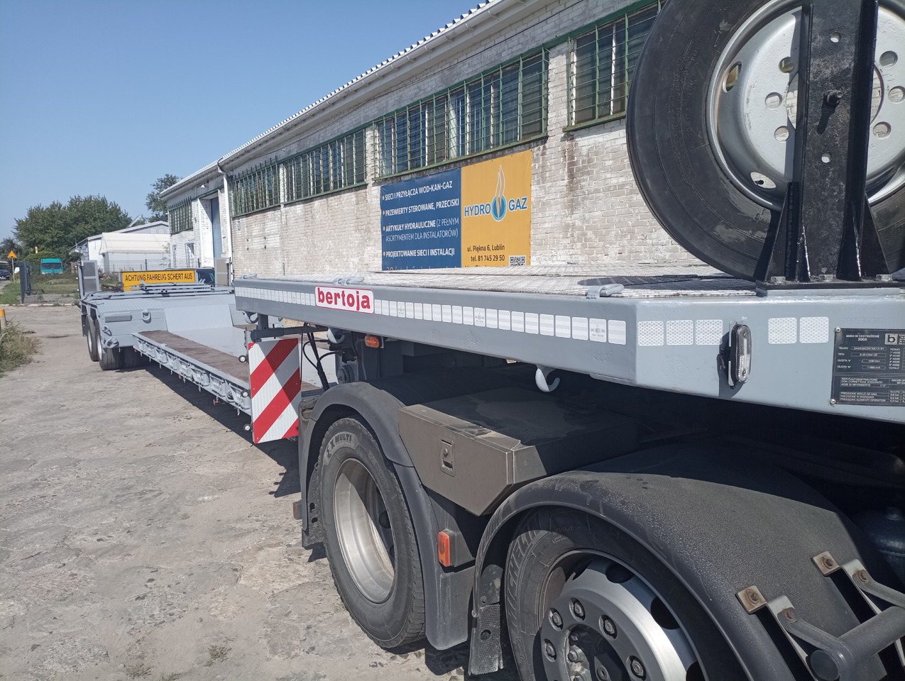 BERTOJA Tiefbett marki Bertoja 2-osie skrętne po kapitalnym remoncie - Semi-remorque surbaissé: photos 1 BERTOJA Tiefbett marki Bertoja 2-osie skrętne po kapitalnym remoncie - Semi-remorque surbaissé: photos 1