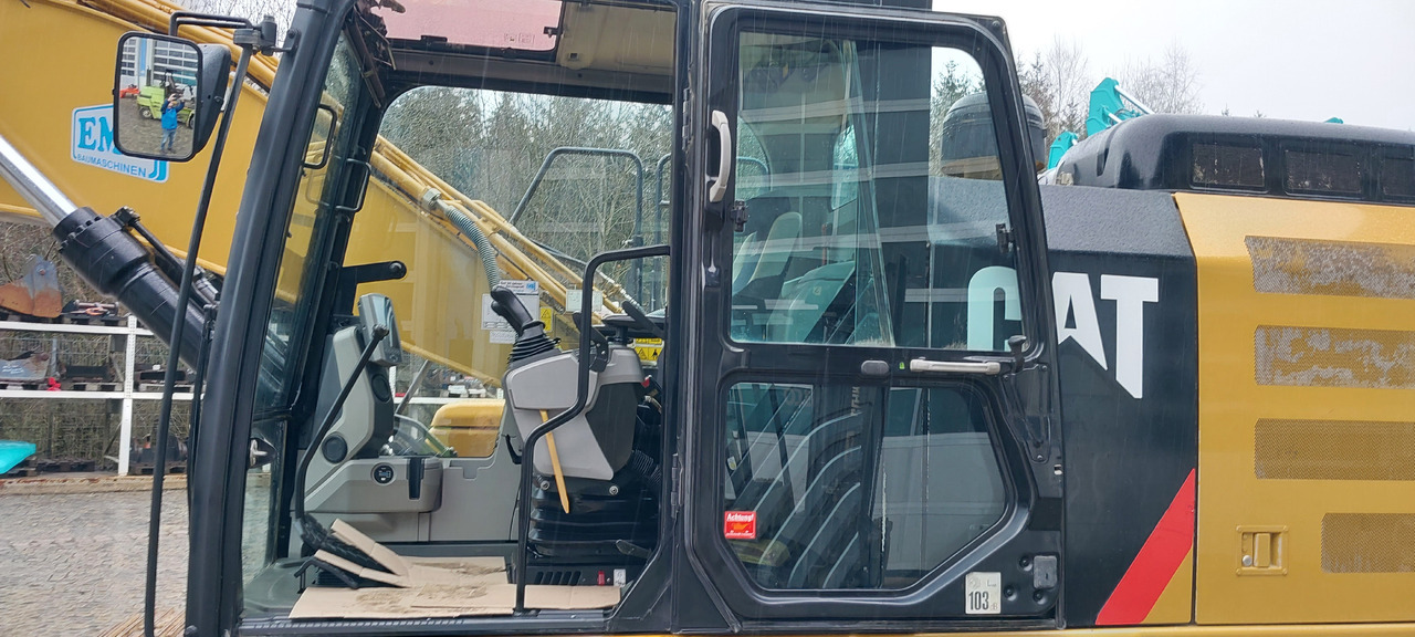 CATERPILLAR 326F - Pelle sur chenille: photos 5 CATERPILLAR 326F - Pelle sur chenille: photos 5