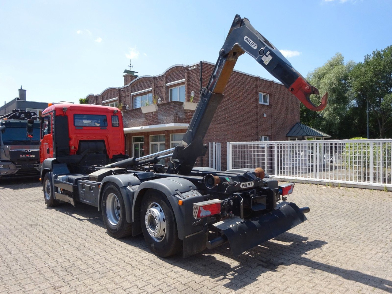 MAN 26.360 TGA PALFINGER Abroller 6x2-4 Hydrodrive - Camion ampliroll: photos 4 MAN 26.360 TGA PALFINGER Abroller 6x2-4 Hydrodrive - Camion ampliroll: photos 4