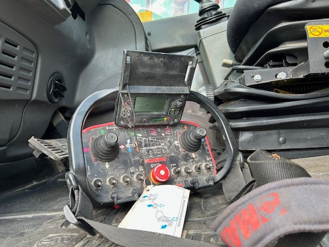 Manitou Teleskoplader MRT 2470+ Privilege 772691 Rot - Chariot télescopique: photos 4 Manitou Teleskoplader MRT 2470+ Privilege 772691 Rot - Chariot télescopique: photos 4