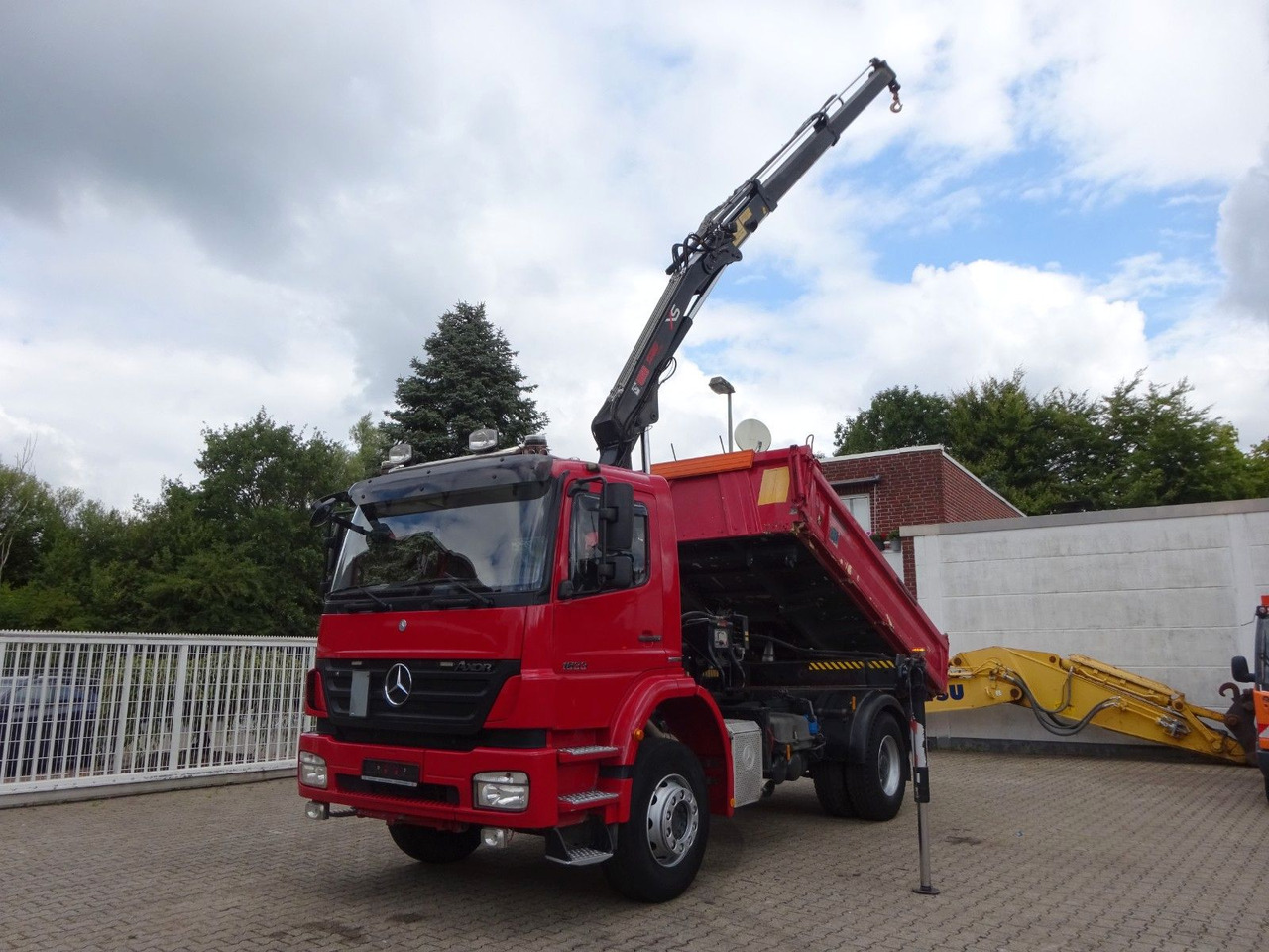 Mercedes-Benz 1833 Axor Meiller 3Skipper +HIAB 111 HIDUO +Funk - Camion benne, Camion grue: photos 3 Mercedes-Benz 1833 Axor Meiller 3Skipper +HIAB 111 HIDUO +Funk - Camion benne, Camion grue: photos 3