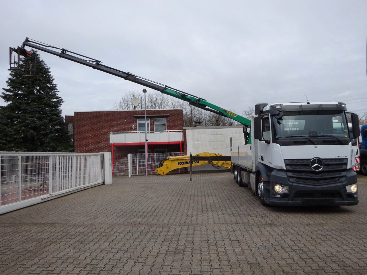 Mercedes-Benz 2543 Antos Baustoff +PK 26001 bis 20 m Auslage Mercedes-Benz 2543 Antos Baustoff +PK 26001 bis 20 m Auslage - Camion grue, Camion plateau: photos 5 Mercedes-Benz 2543 Antos Baustoff +PK 26001 bis 20 m Auslage Mercedes-Benz 2543 Antos Baustoff +PK 26001 bis 20 m Auslage - Camion grue, Camion plateau: photos 5